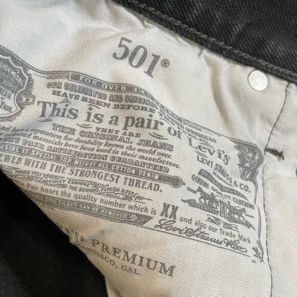 Levi’s 501 Original Short in Stowaway Frayed Raw Cut Hem Women’s Sz 31 - Picture 7 of 9